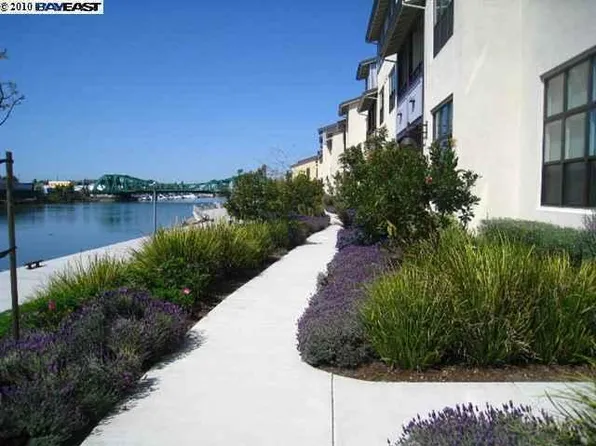 2869 Regatta Dr, Oakland, CA 94601