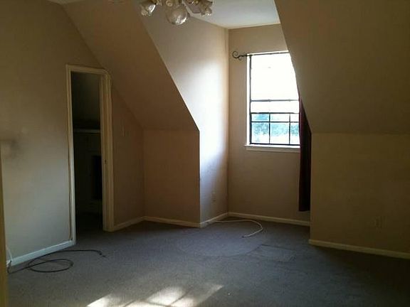 3rd image of 422 W Taft St #B