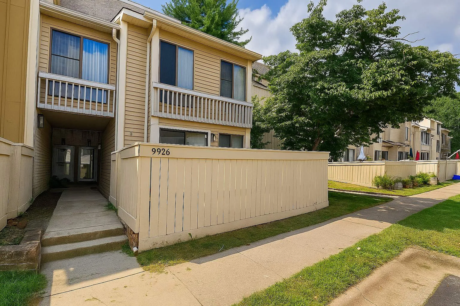 Charming 2BR TH for Rent! — Photo 1