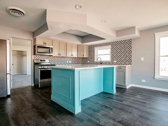 5th image of 7749 W Grand Ave #1