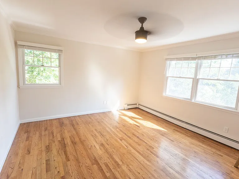 19 Maurice Ln — Photo 12