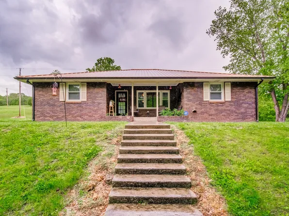 530 Matlock Rd, Charlotte, TN 37036
