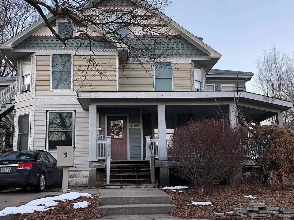 200 W 12th St