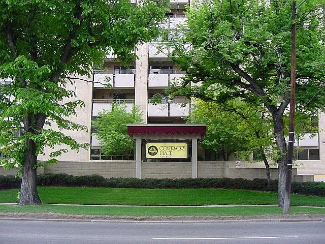 800 Pearl Street — Photo 1