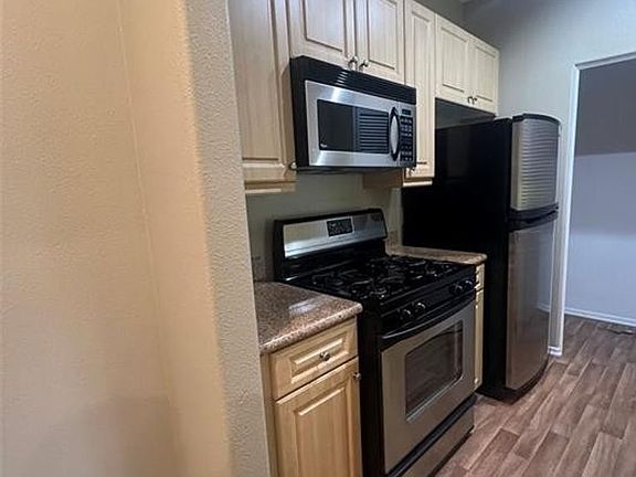 5th image of 2418 Watermarke Pl