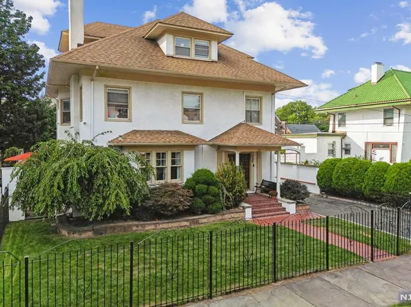 548-550 Parker St, Newark, NJ 07104