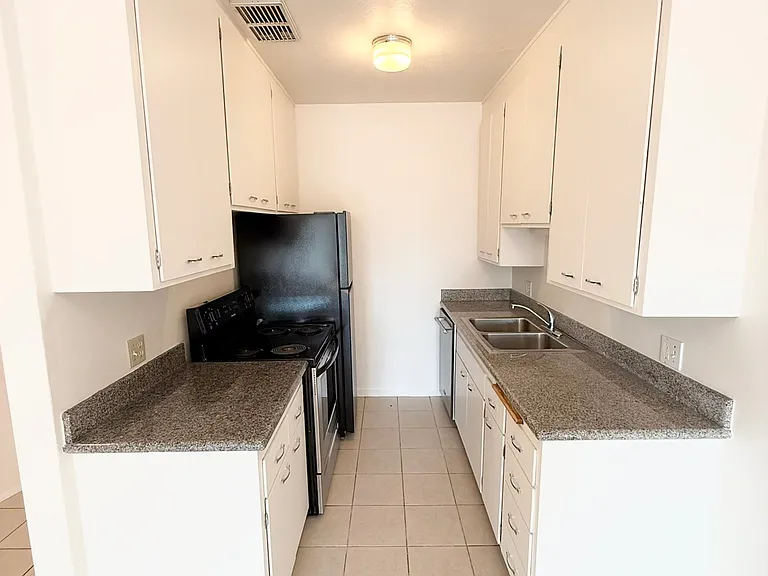 172 Athol Ave #23 — Photo 4