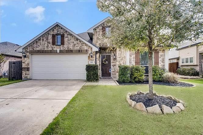 1st image of 905 Langford Ct