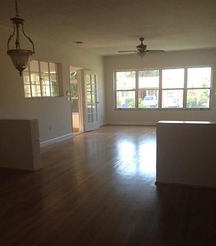 2nd image of 1515 SW 18th St