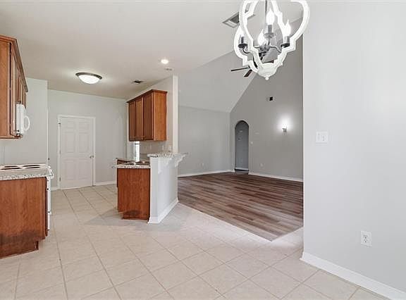 4th image of 1555 Marigny Ave