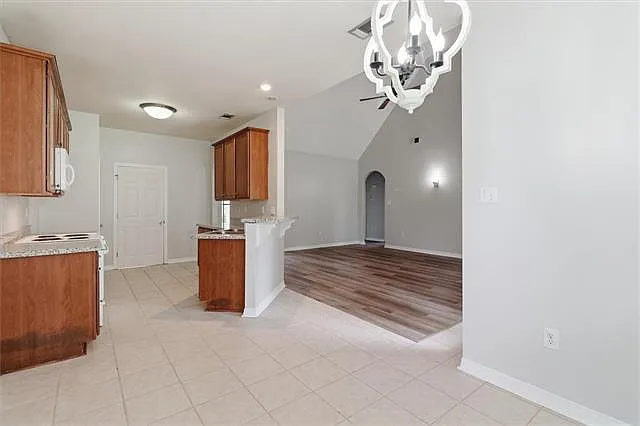 1555 Marigny Ave — Photo 4