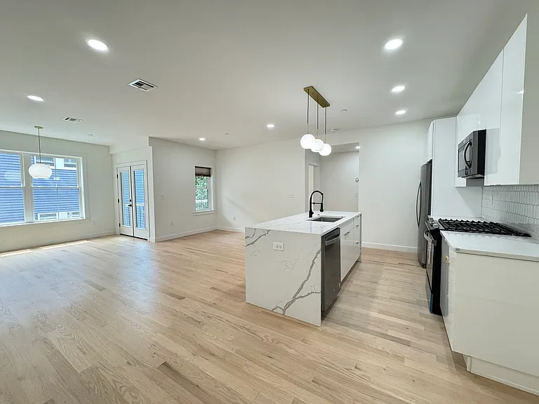 43 Withington St #4 — Photo 1