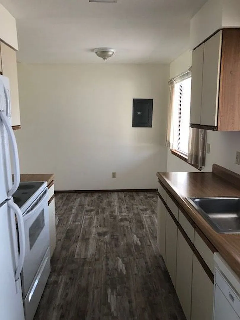 Sunrise Apartments — Photo 4