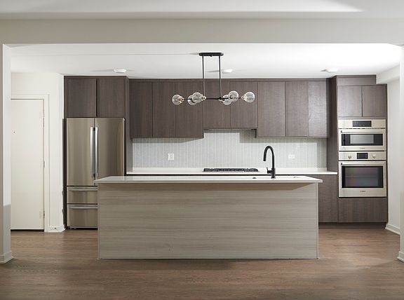 4th image of 921 N Hoyne Ave #4