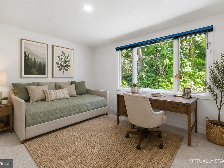 882 Coachway — Photo 29