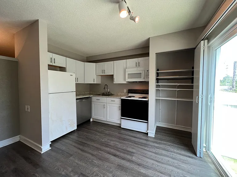 124 Beech St #203 — Photo 6