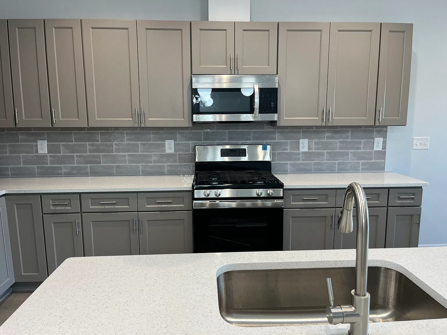 3 bed, 2.5 bath, 1824 sqft, $2,250 — Photo 3