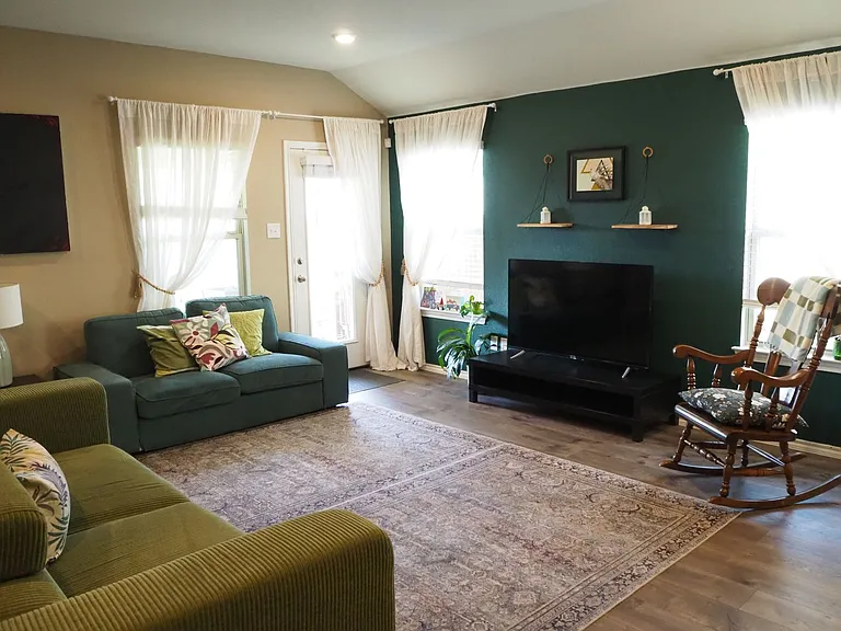 401 Wilson Way — Photo 9