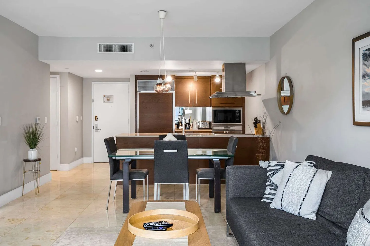1 bed, 1.0 bath, 839 sqft, $3,232 — Photo 3