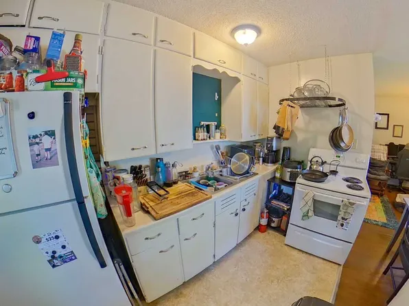 2044 Hayes Dr, Manhattan, KS 66502