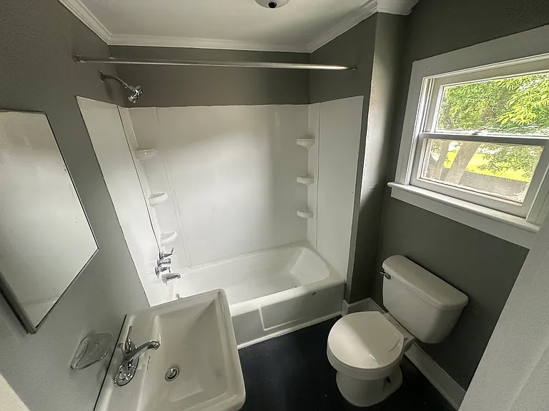 206 N 6th St #B — Photo 4