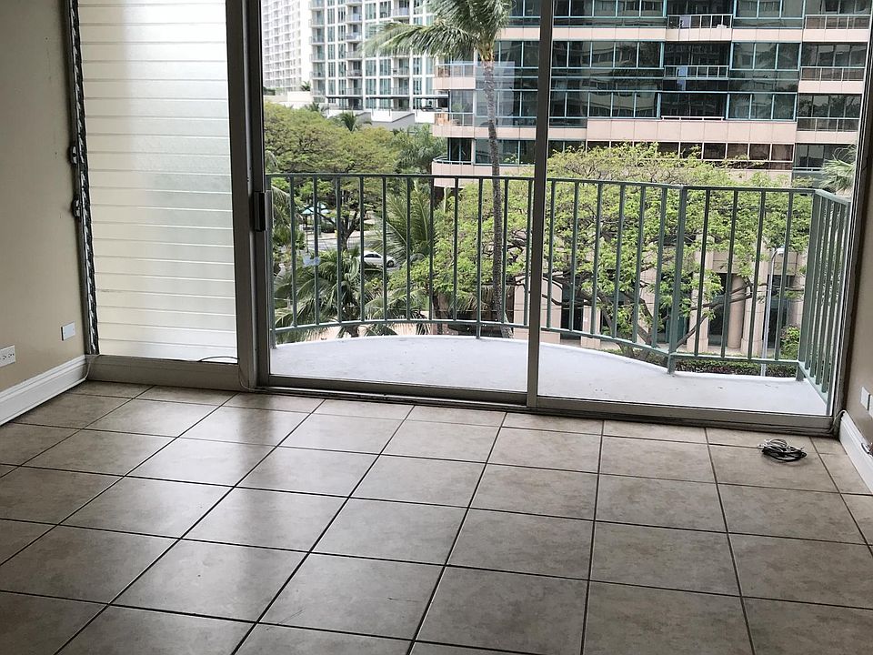 living room to lanai