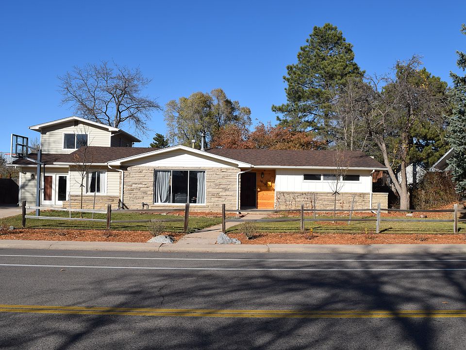1912 Orchard Place. Mature trees, nicely landscaped, low maintenance