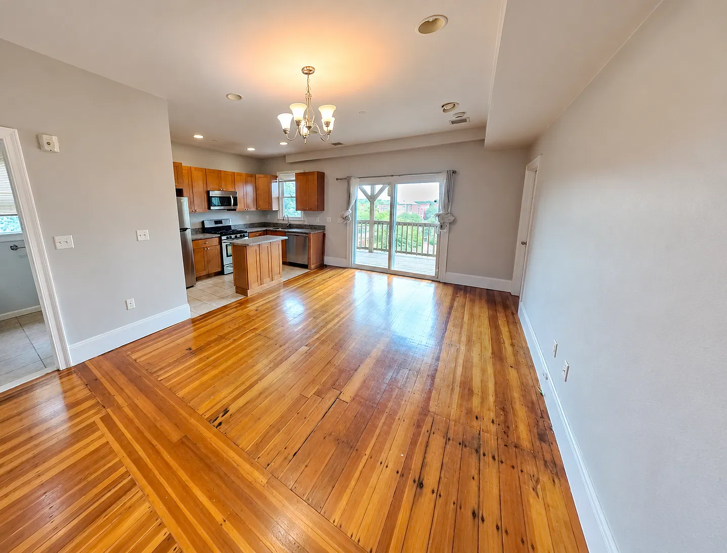 4 bed, 1107 sqft, $6,250 — Photo 1