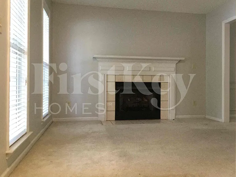 8102 Kingston Dr — Photo 4