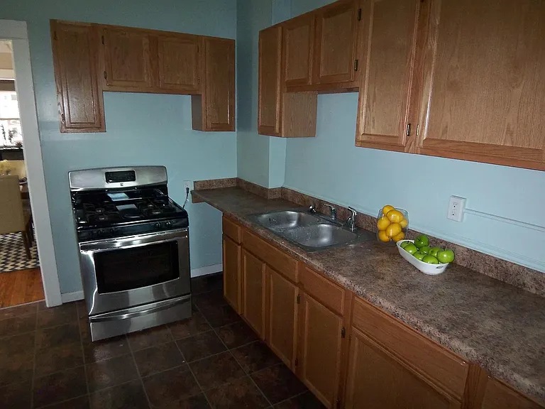 1118 S Plymouth Ave #2 — Photo 6