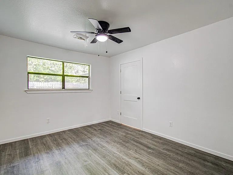 816 Glen Hollow Dr — Photo 14