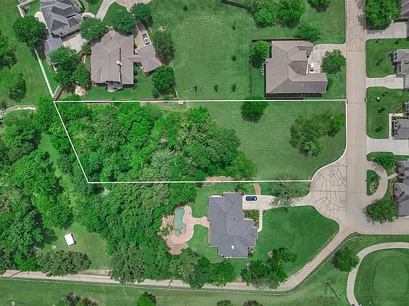 4th image of 157 Hillsborough Dr W