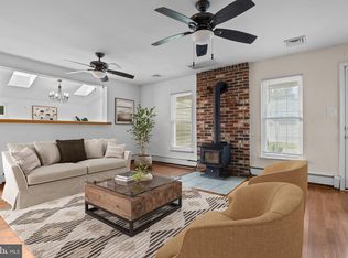 36 Grapevine Rd, Levittown, PA 19057