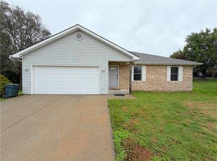 14 Sandi Cir, Dearborn, MO 64439