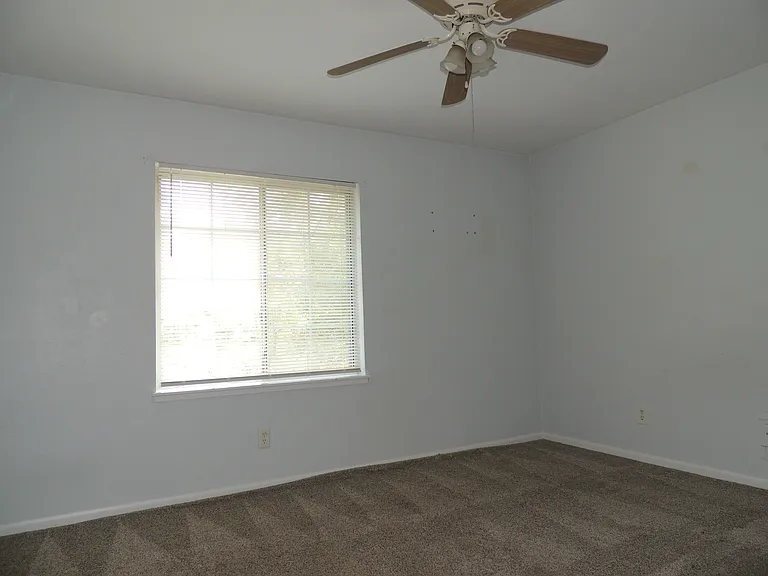 3701 SW 29th Ter #D — Photo 8