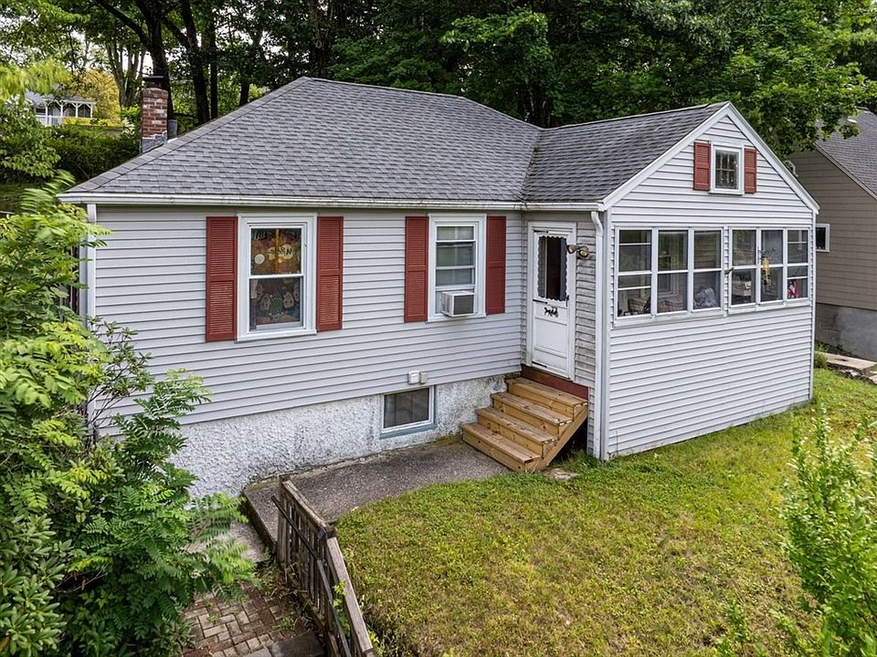 1st image of 25 Marilyn Dr