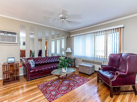 2nd image of 834 Woodside Dr