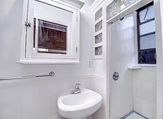 Rented by Urbane Brokerage | media 15