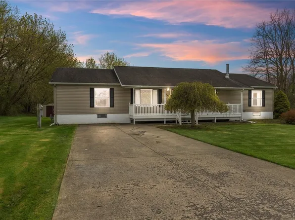 30 Elmhurst Cir, Auburn, NY 13021