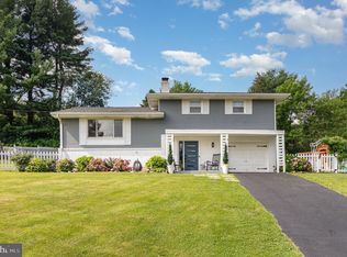 1304 Bradley Ave, Hummelstown, PA 17036