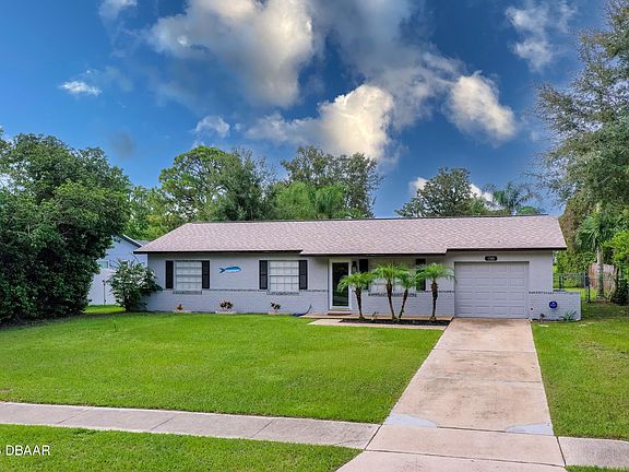 2nd image of 1388 Dexter Dr N