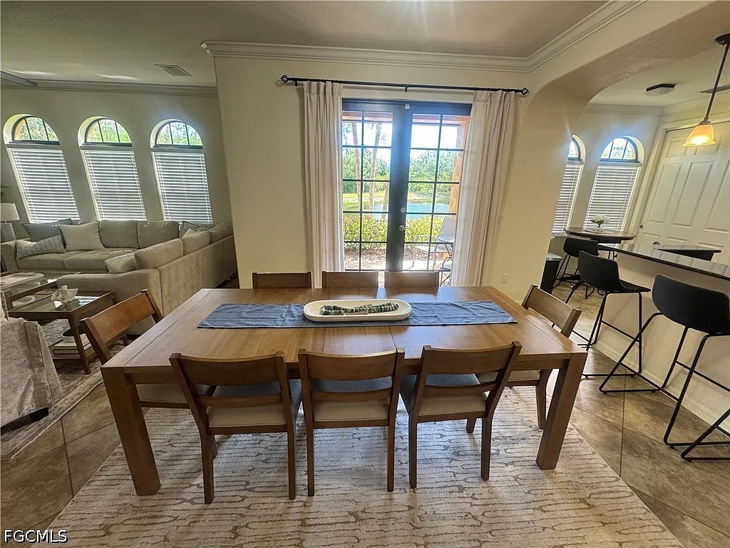 4 bed, 2.5 bath, 2005 sqft, $7,500 — Photo 4
