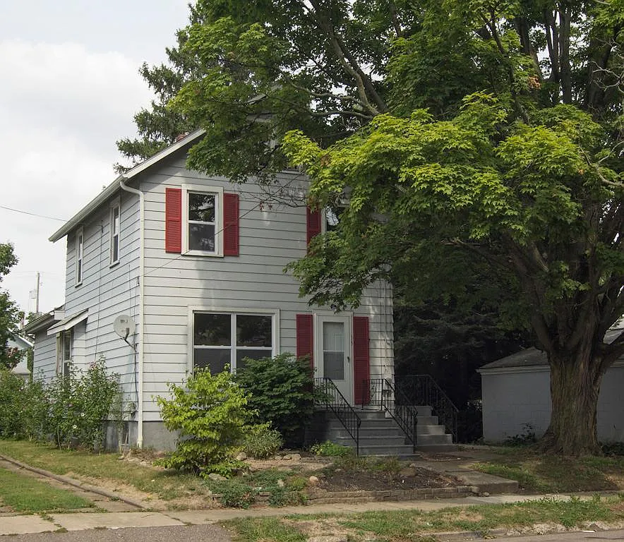53 Fernwood Ave photo 1