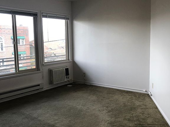 3rd image of 3261 Franklin Ave E APT 3