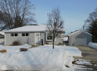 1032 4th Ave, Grafton, WI 53024