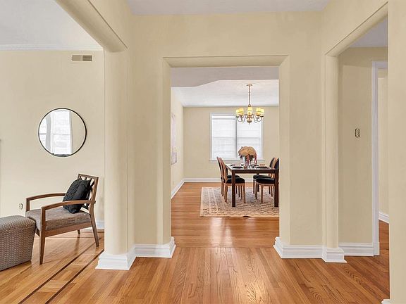 4th image of 703 Westwood Dr APT 2A