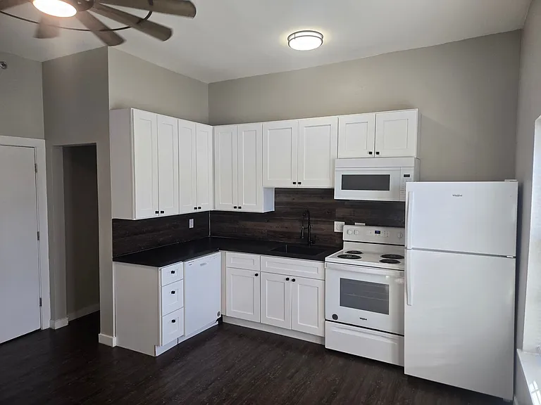 707 NW 4th Ave #103 — Photo 3