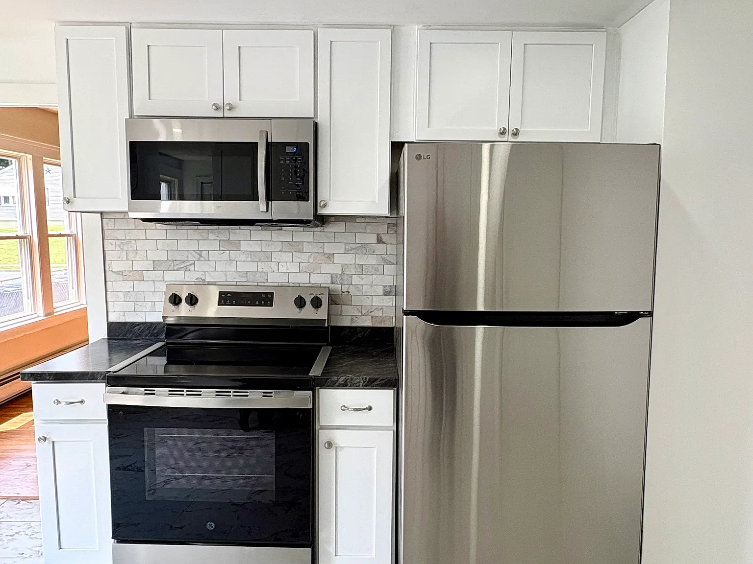 3 bed, 1250 sqft, $2,100 — Photo 3