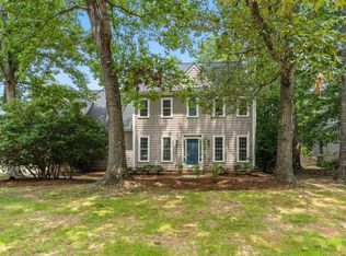 701 Oakhall Dr, Holly Springs, NC 27540
