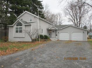 8 Spruce St, Baldwinsville, NY 13027